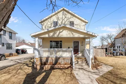 207 W Forest Ave, Neenah, WI 54956