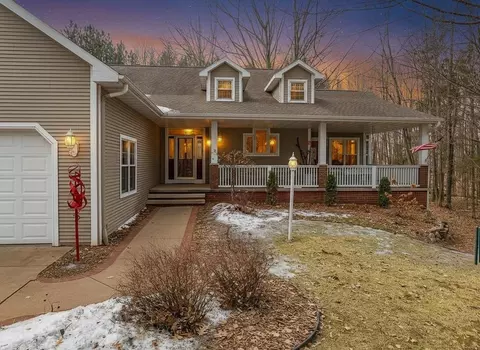 3877 Sandhill Dr, Pulaski, WI 54162