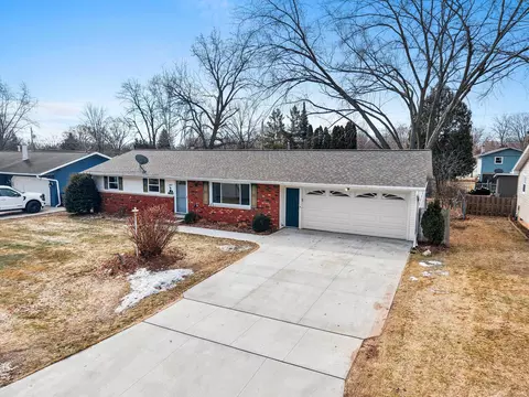 1403 Ponderosa Ave, Green Bay, WI 54313