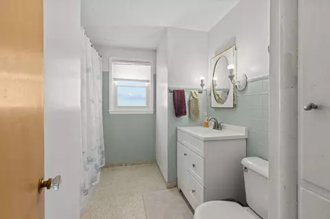 Bath - 920 E Marquette St, Appleton, WI 54911 photo 1 of 1