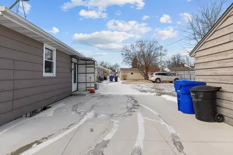 Exterior - 920 E Marquette St, Appleton, WI 54911 photo 5 of 6
