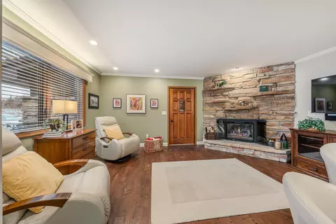 Living - 2661 Northern Rd #E, Appleton, WI 54914 photo 2 of 5