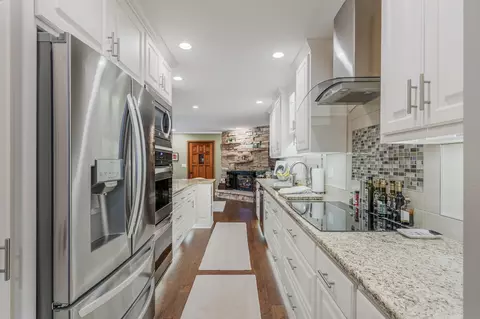 Kitchen - 2661 Northern Rd #E, Appleton, WI 54914 photo 4 of 6