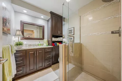 Bath - 2661 Northern Rd #E, Appleton, WI 54914 photo 3 of 4