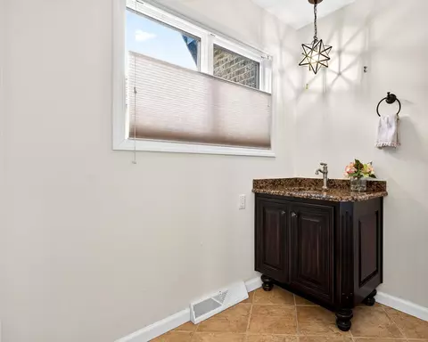 Bath - 2905 Fox Run, Appleton, WI 54914 photo 1 of 5