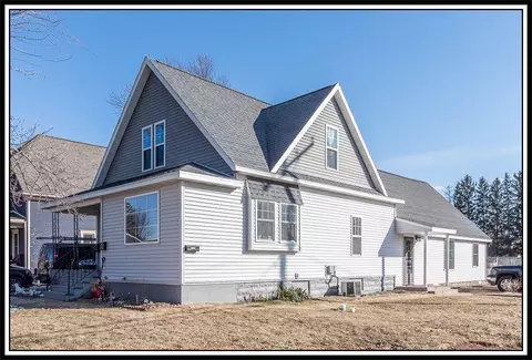 622 W Washington St, New London, WI 54961