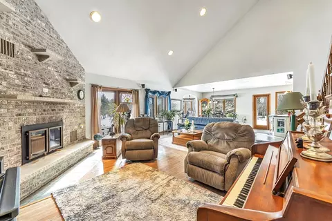 Living - e6023 10th Road, Algoma, WI 54201 photo 2 of 2