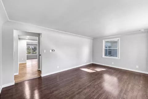 Living - 2940 N Oneida St, Appleton, WI 54911 photo 4 of 10