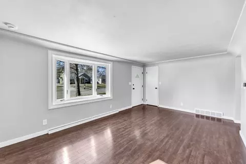 Living - 2940 N Oneida St, Appleton, WI 54911 photo 3 of 10