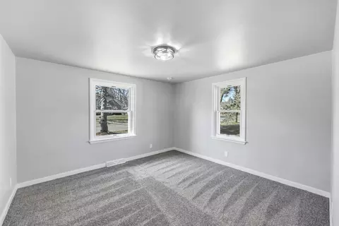 Bedroom - 2940 N Oneida St, Appleton, WI 54911 photo 4 of 6