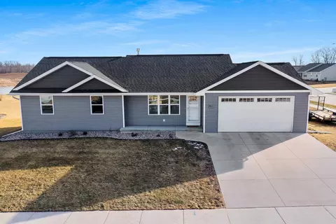 2301 Campfire Ct, Kaukauna, WI 54130