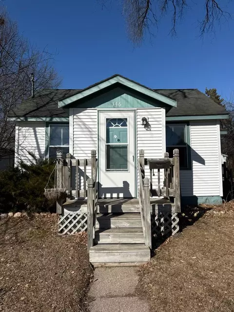 346 North St, Waupaca, WI 54981