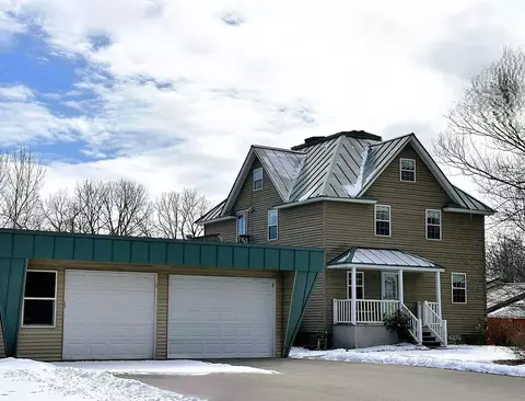 1984 Oakridge Rd, Neenah, WI 54956