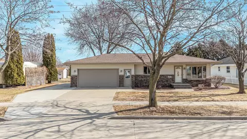 607 Homestead Trl, Kimberly, WI 54136