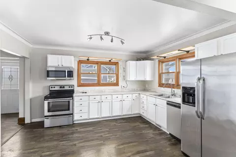 Kitchen - 914 W Brewster St, Appleton, WI 54914 photo 1 of 2