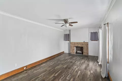Living - 914 W Brewster St, Appleton, WI 54914 photo 1 of 2