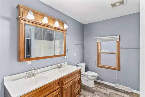 Bath - 914 W Brewster St, Appleton, WI 54914 photo 1 of 2