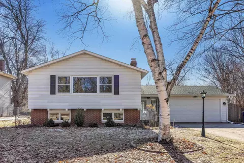 808 Ridgeway Blvd, De Pere, WI 54115