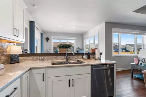 Kitchen - 2950 E Turquoise Ln, Appleton, WI 54913 photo 4 of 4