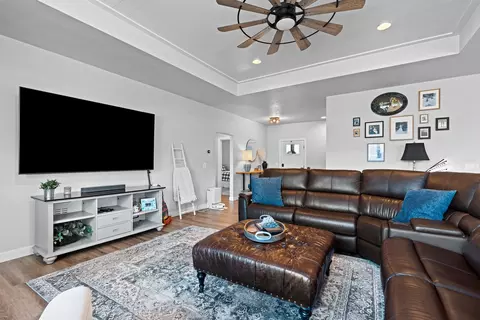 Living - 2950 E Turquoise Ln, Appleton, WI 54913 photo 3 of 4