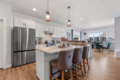 Kitchen - 2950 E Turquoise Ln, Appleton, WI 54913 photo 3 of 4