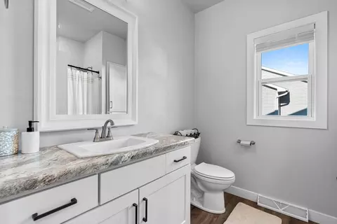 Bath - 2950 E Turquoise Ln, Appleton, WI 54913 photo 3 of 4