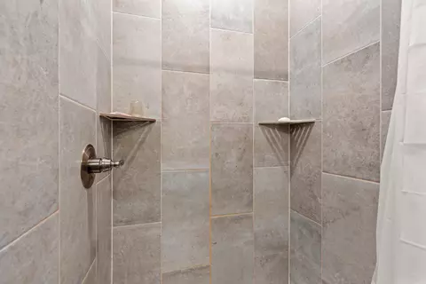 Bath - 2950 E Turquoise Ln, Appleton, WI 54913 photo 1 of 4