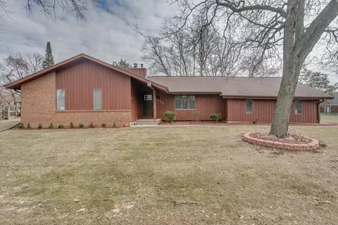 1025 Greendale Ct, Menasha, WI 54952
