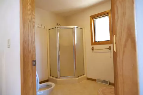 Bath - w6127 Colonial Drive, Appleton, WI 54914 photo 3 of 3