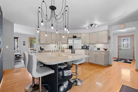 Kitchen - 1831 S Mayfair Dr, Appleton, WI 54914 photo 2 of 8