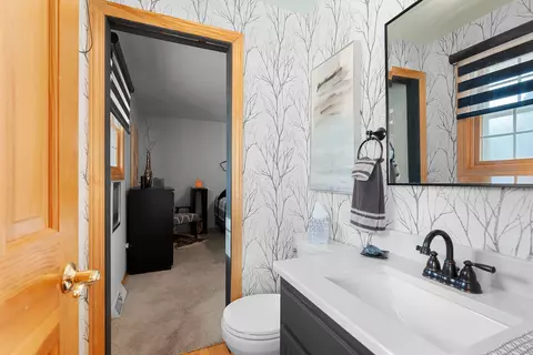Bath - 1831 S Mayfair Dr, Appleton, WI 54914 photo 2 of 4