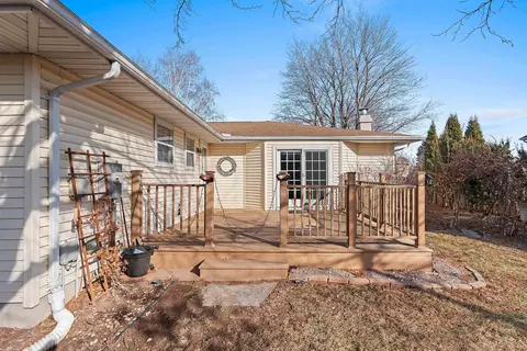 Exterior - 1831 S Mayfair Dr, Appleton, WI 54914 photo 2 of 8