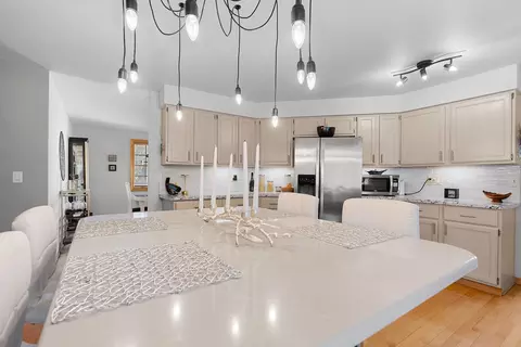 Kitchen - 1831 S Mayfair Dr, Appleton, WI 54914 photo 6 of 8