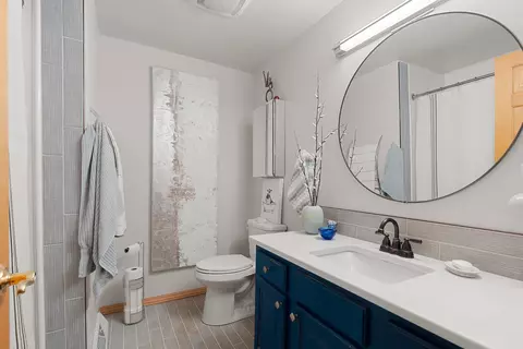 Bath - 1831 S Mayfair Dr, Appleton, WI 54914 photo 3 of 4