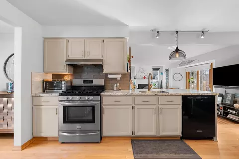 Kitchen - 1831 S Mayfair Dr, Appleton, WI 54914 photo 7 of 8