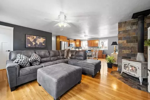 Living - w3866 County Road S, Appleton, WI 54913 photo 3 of 3