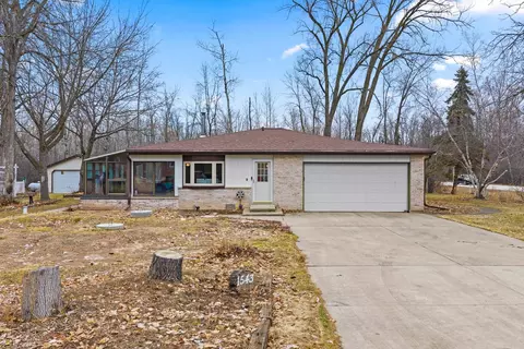1543 Lakeview Dr, Green Bay, WI 54313