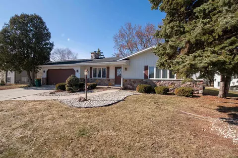 520 Willow Dr, Fond Du Lac, WI 54935