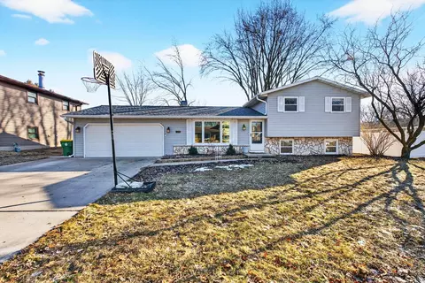 2610 Vicki Ln, Green Bay, WI 54311