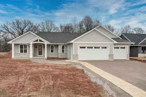 387 Baywood Trl, Green Bay, WI 54311