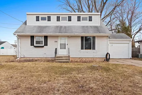 2311 E River Dr, Green Bay, WI 54301