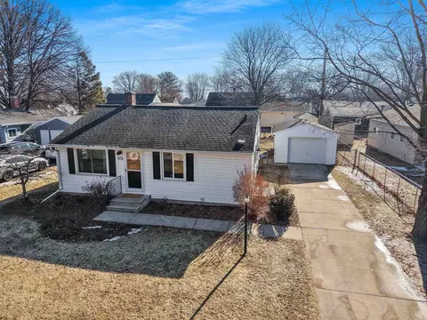 831 Sunny Ln, Green Bay, WI 54304