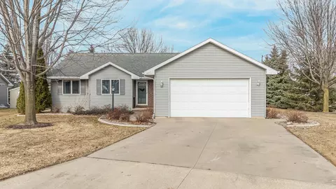 103 Green Way Dr, Combined Locks, WI 54113