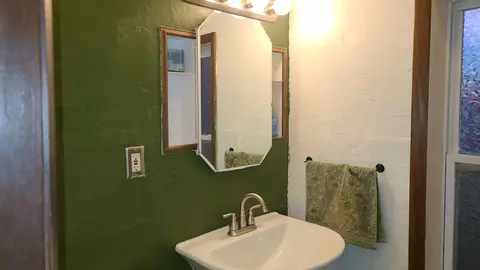 Bath - 739 W 8th St, Appleton, WI 54914 photo 5 of 6