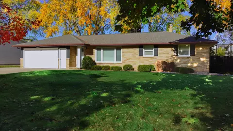 1112 Blue Ridge Dr, Green Bay, WI 54304