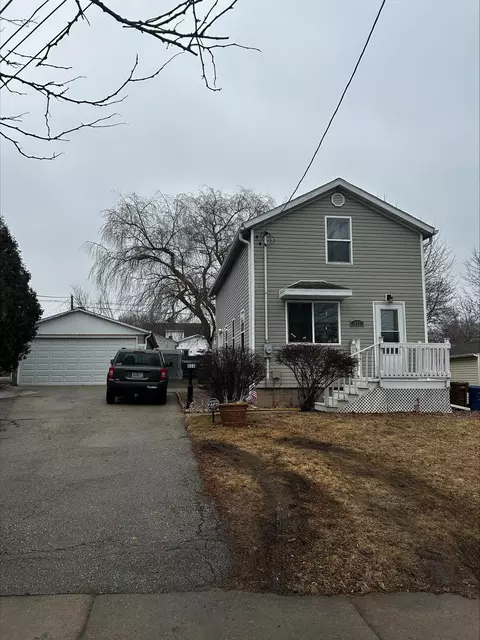 812 1st St, Menasha, WI 54952