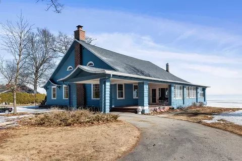 w427 Oakwood Beach Road, Marinette, WI 54143