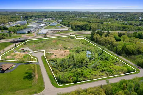 341 Badger Ct, Oconto, WI 54153