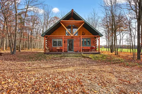 w9499w28 W Th Rd, Crivitz, WI 54114