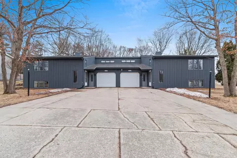 2252 Deer Trl, Green Bay, WI 54302